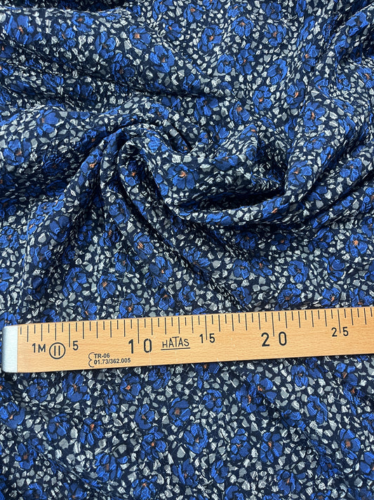 Coupon Tissu Viscose gaufré fleuri  1m90